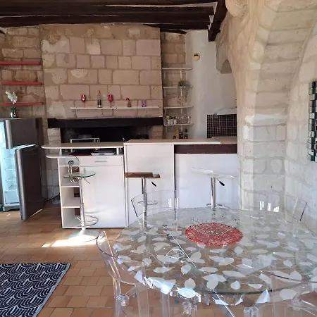 Apartment T1 Duplex Dans Un Monument Historique Classe A 20 M De La Celebre Place Plumereau *
