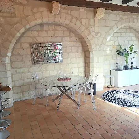 Apartment T1 Duplex Dans Un Monument Historique Classe A 20 M De La Celebre Place Plumereau Tours